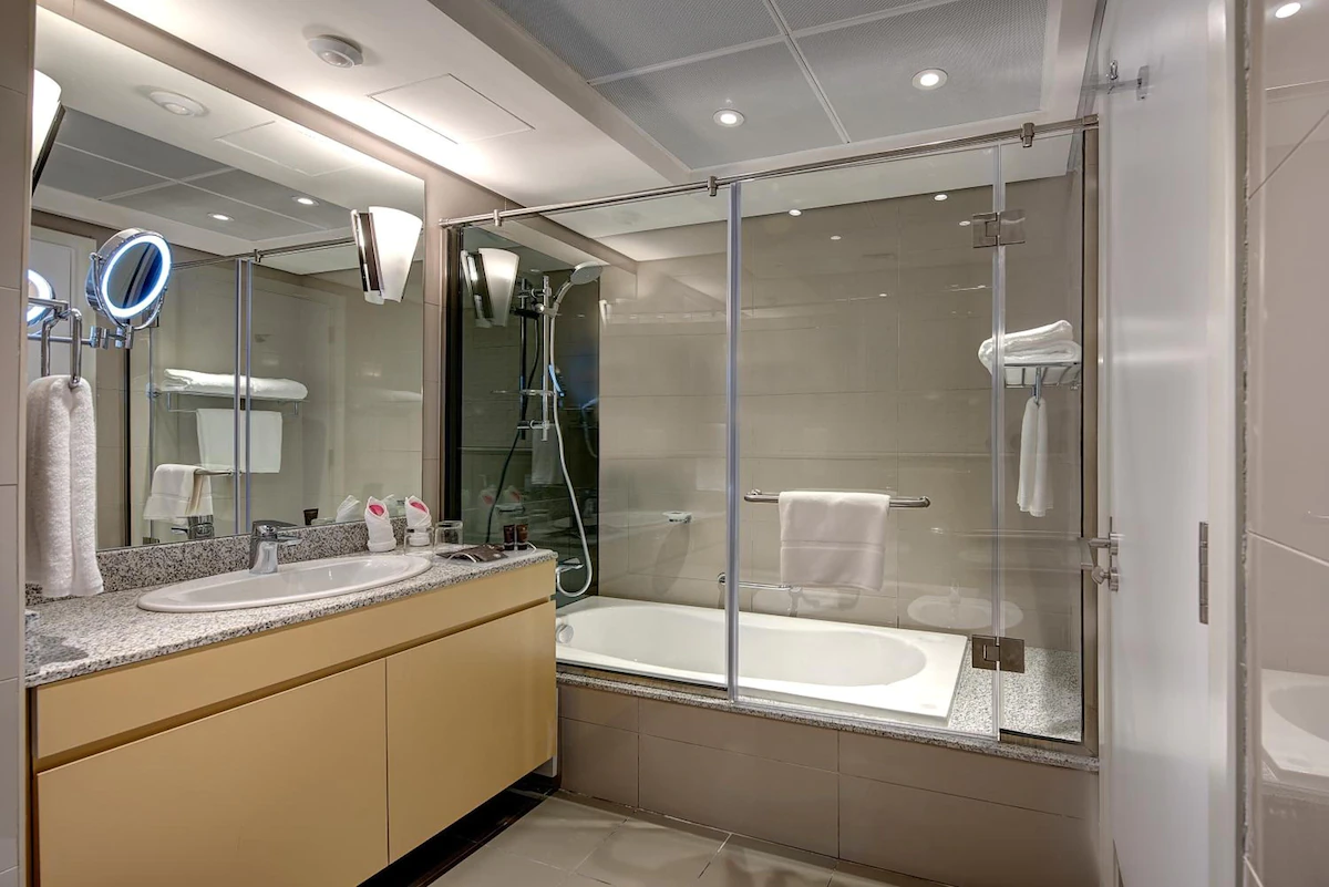 سرویس بهداشتی و حمام هتل رویال کانتیننتال دبی